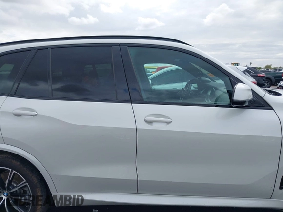 2020 BMW X5 sDrive40i with VIN 5UXCR4C04L9D41635, listed as a IAAI auction lot 42201174 with 64,989 mi miles and . Bid and sale history available at DreamBid. Image 13.