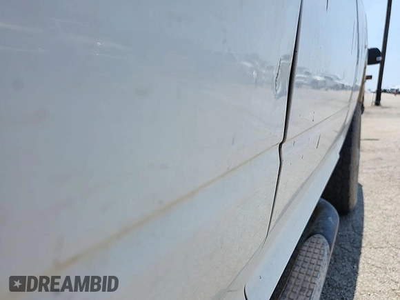 2015 Ram 2500 Tradesman z VIN 3C6TR5CT5FG664005, wystawiony jako IAAI lot #42556122 z przebiegiem 183 397 mil mil oraz . Historia ofert i sprzedaży dostępna na DreamBid. Obrazek 32.