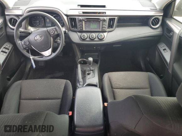 2017 Toyota RAV4 LE z VIN JTMBFREV8HJ702427, wystawiony jako Copart lot #59546985 z przebiegiem 55 362 mil mil oraz Szkoda całkowita • Salvage title. Historia ofert i sprzedaży dostępna na DreamBid. Obrazek 8.