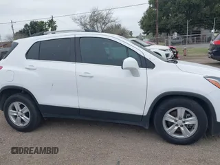 2020 Chevrolet Trax LT z VIN 3GNCJLSB9LL338988, wystawiony jako IAAI lot #41592516 z przebiegiem 40 422 mil mil oraz . Historia ofert i sprzedaży dostępna na DreamBid. Obrazek 12.