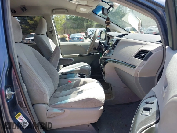 2014 Toyota Sienna LE AAS with VIN 5TDKK3DC1ES436031, listed as a IAAI auction lot 42147191 with 276,821 mi miles. Bid and sale history available at carsss.com. Image 5.