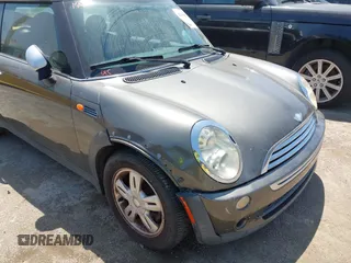 2006 MINI Hardtop with VIN WMWRC33566TJ76689, listed as a IAAI auction lot 42408697 with 153,382 mi miles and . Bid and sale history available at DreamBid. Image 6.