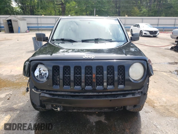 2014 Jeep Patriot Altitude z VIN 1C4NJPBA3ED729546, wystawiony jako Copart lot #52505015 z przebiegiem 202 650 mil mil oraz Szkoda całkowita • Salvage title. Historia ofert i sprzedaży dostępna na DreamBid. Obrazek 5.