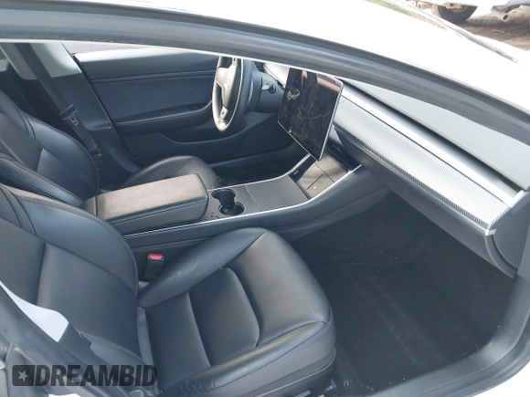 2020 Tesla Model 3 Performance z VIN 5YJ3E1EC5LF791879, wystawiony jako IAAI lot #41302692 z przebiegiem 76 502 mil mil oraz . Historia ofert i sprzedaży dostępna na DreamBid. Obrazek 5.