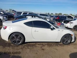 2015 Scion FR-S z VIN JF1ZNAA13F8713996, wystawiony jako IAAI lot #41189792 z przebiegiem 92 730 mil mil oraz . Historia ofert i sprzedaży dostępna na DreamBid. Obrazek 13.