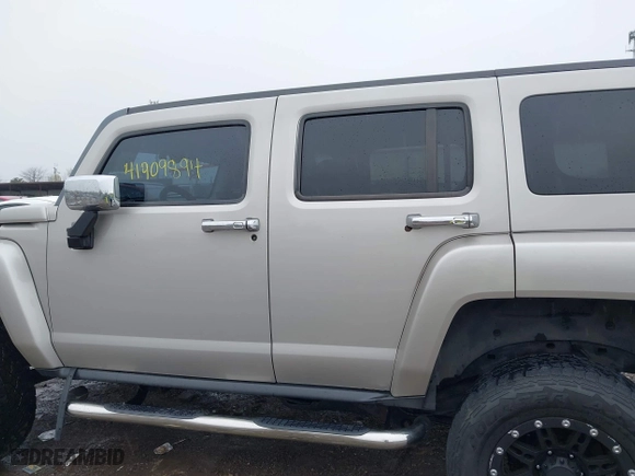 2006 Hummer H3 with VIN 5GTDN136168100264, listed as a IAAI auction lot 41909894 with 136,284 mi miles. Bid and sale history available at carsss.com. Image 14.