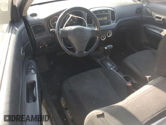 2008 Hyundai Accent SE z VIN KMHCN36C48U056976, wystawiony jako Copart lot #54720645 z przebiegiem 203 148 mil mil oraz Szkoda całkowita • Salvage title. Historia ofert i sprzedaży dostępna na DreamBid. Obrazek 8.