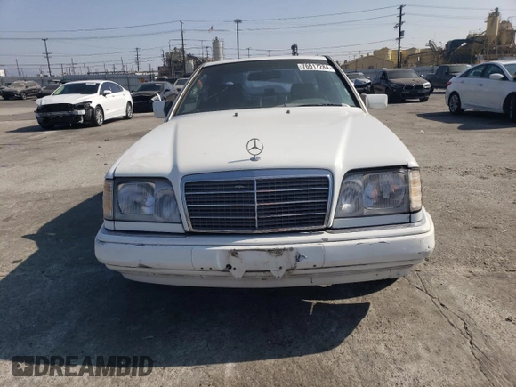 1990 Mercedes-Benz 300 CE с VIN WDBEA51D8LB132643, выставлен на аукционе Copart как лот 76017284 с пробегом 211 131 миль миль и Чистый • Clean title. История ставок и продаж доступна на DreamBid. Изображение 5.