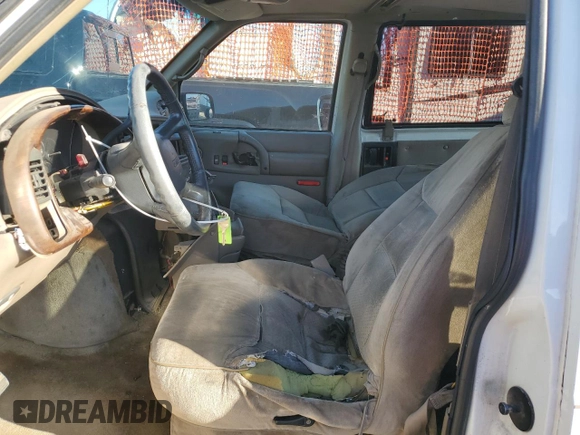 2000 GMC Safari z VIN 1GDDM19W3YB518506, wystawiony jako Copart lot #80923314 z przebiegiem 303 166 mil mil oraz Szkody całkowita. Historia ofert i sprzedaży dostępna na DreamBid. Obrazek 7.