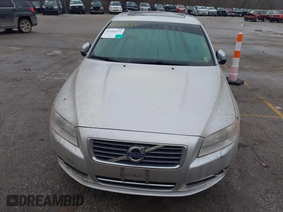2010 Volvo S80 I6 Turbo with VIN YV1992AHXA1129771, listed as a IAAI auction lot 41526677 with 236,774 mi miles. Bid and sale history available at carsss.com. Image 6.