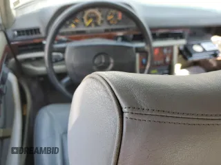 1984 Mercedes-Benz 500 z VIN WDBCA37B9EA072690, wystawiony jako Copart lot #76341244 z przebiegiem Nie podano mil oraz Szkody całkowita. Historia ofert i sprzedaży dostępna na DreamBid. Obrazek 8.