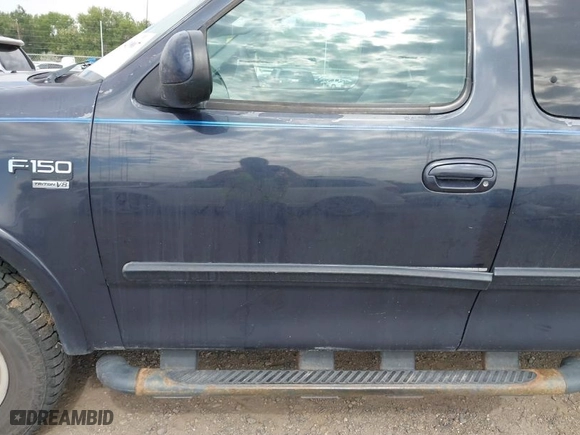 2000 Ford F-150 XL with VIN 1FTRX18L6YNB68229, listed as a IAAI auction lot 40141907 with 1 mi miles. Bid and sale history available at carsss.com. Image 14.