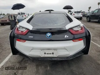 2016 BMW i8 z VIN WBY2Z2C55GV675128, wystawiony jako Copart lot #44595154 z przebiegiem 80 710 mil mil oraz . Historia ofert i sprzedaży dostępna na DreamBid. Obrazek 6.