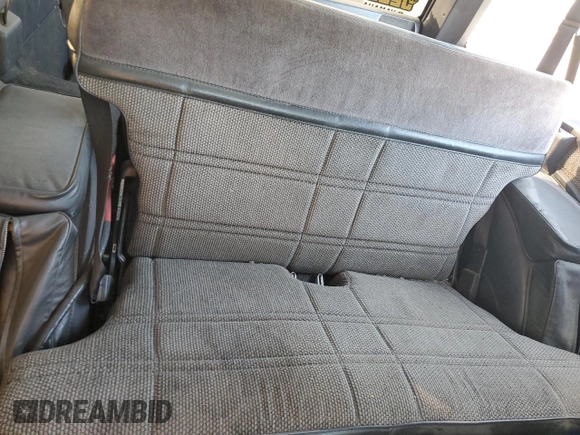 1989 Chevrolet Blazer z VIN 1GNCS18Z9K8255600, wystawiony jako Copart lot #76288754 z przebiegiem 224 837 mil mil oraz Nie do naprawy • Non repairable. Historia ofert i sprzedaży dostępna na DreamBid. Obrazek 11.