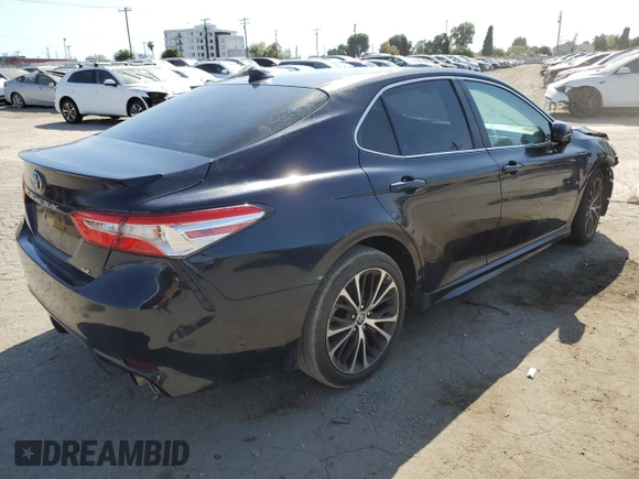 2020 Toyota Camry SE z VIN 4T1G11AK4LU960223, wystawiony jako Copart lot #52631995 z przebiegiem 45 084 mil mil oraz Szkoda całkowita • Salvage title. Historia ofert i sprzedaży dostępna na DreamBid. Obrazek 3.