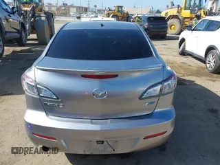 2013 Mazda 3 i Grand Touring z VIN JM1BL1WP0D1736124, wystawiony jako IAAI lot #42271018 z przebiegiem 124 478 mil mil oraz . Historia ofert i sprzedaży dostępna na DreamBid. Obrazek 16.