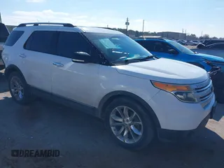 2014 Ford Explorer XLT with VIN 1FM5K7D84EGC20339, listed as a IAAI auction lot 41626166 with 172,956 mi miles. Bid and sale history available at carsss.com. Image 1.