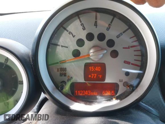 2010 MINI Convertible S z VIN WMWMS3C59ATY09465, wystawiony jako IAAI lot #42180490 z przebiegiem 112 343 mil mil oraz . Historia ofert i sprzedaży dostępna na DreamBid. Obrazek 7.
