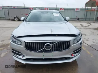 2020 Volvo S90 Inscription with VIN LVYA22ML0LP178025, listed as a IAAI auction lot 39736612 with 35,972 mi miles. Bid and sale history available at carsss.com. Image 13.
