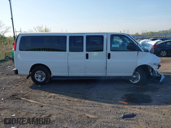2020 Chevrolet Express Passenger LT z VIN 1GAZGPFG3L1177956, wystawiony jako IAAI lot #42084384 z przebiegiem 76 879 mil mil oraz . Historia ofert i sprzedaży dostępna na DreamBid. Obrazek 12.