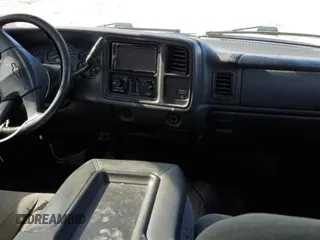 2003 Chevrolet Silverado 1500 with VIN 2GCEC19T331319899, listed as a Copart auction lot 88489575 with 325,120 mi miles and Salvage Title. Bid and sale history available at carsss.com. Image 8.