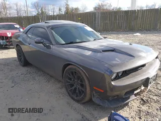 2016 Dodge Challenger 392 Hemi Scat Pack Shaker z VIN 2C3CDZFJ3GH322096, wystawiony jako IAAI lot #38643752 z przebiegiem 37 566 mil mil oraz . Historia ofert i sprzedaży dostępna na DreamBid. Obrazek 1.