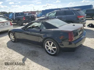 2005 Cadillac XLR z VIN 1G6YV34A955600330, wystawiony jako Copart lot #76173224 z przebiegiem Nie podano mil oraz Szkody całkowita. Historia ofert i sprzedaży dostępna na DreamBid. Obrazek 2.