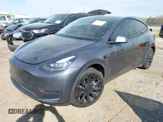 2022 Tesla Model Y Long Range z VIN 7SAYGDEE7NA006476, wystawiony jako IAAI lot #41894606 z przebiegiem 63 380 mil mil oraz . Historia ofert i sprzedaży dostępna na DreamBid. Obrazek 2.