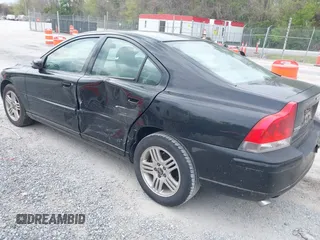2005 Volvo S60 with VIN YV1RS592052430958, listed as a IAAI auction lot 42115131 with 187,424 mi miles. Bid and sale history available at carsss.com. Image 3.
