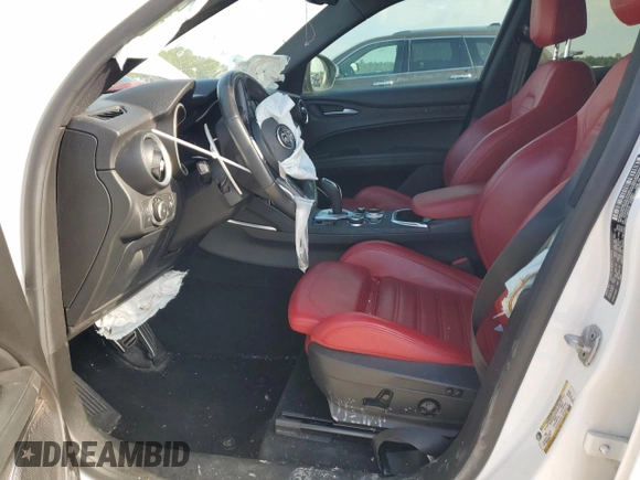 2022 Alfa Romeo Stelvio Sprint z VIN ZASPAKANXN7D28081, wystawiony jako Copart lot #70625994 z przebiegiem Nie podano mil oraz Szkody całkowita. Historia ofert i sprzedaży dostępna na DreamBid. Obrazek 7.