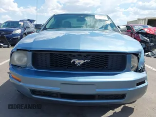 2008 Ford Mustang Deluxe z VIN 1ZVHT80N885150812, wystawiony jako IAAI lot #42428608 z przebiegiem 128 804 mil mil oraz . Historia ofert i sprzedaży dostępna na DreamBid. Obrazek 12.