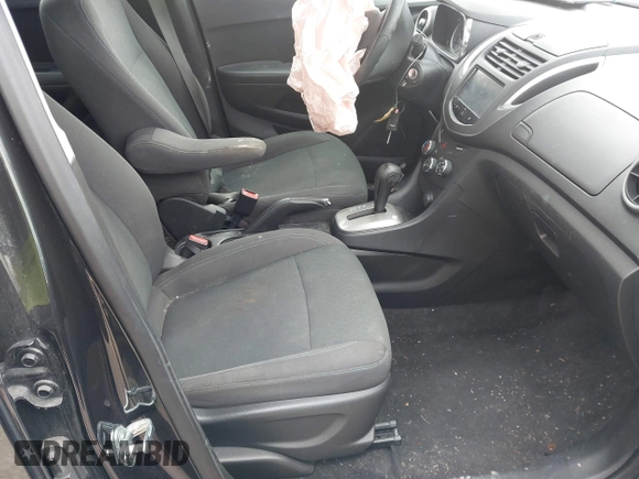 2016 Chevrolet Trax LS with VIN KL7CJKSB3GB571885, listed as a IAAI auction lot 41881298 with 87,885 mi miles. Bid and sale history available at carsss.com. Image 5.