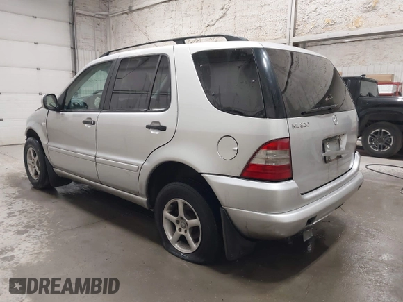 2000 Mercedes-Benz M 320/430/500 with VIN 4JGAB54E4YA199556, listed as a IAAI auction lot 42111380 with 155,061 mi miles and . Bid and sale history available at carsss.com. Image 3.