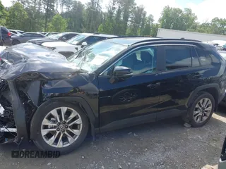 2024 Toyota RAV4 XLE Premium z VIN 2T3C1RFV5RC273009, wystawiony jako IAAI lot #42203695 z przebiegiem 21 641 mil mil oraz . Historia ofert i sprzedaży dostępna na DreamBid. Obrazek 14.