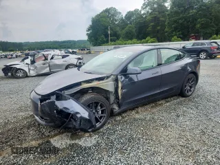 2022 Tesla Model 3 Long Range z VIN 5YJ3E1EB0NF163495, wystawiony jako Copart lot #58244435 z przebiegiem 43 705 mil mil oraz Czysty tytuł • Clean title. Historia ofert i sprzedaży dostępna na DreamBid. Obrazek 1.