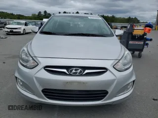 2013 Hyundai Accent SE z VIN KMHCU5AE2DU118005, wystawiony jako Copart lot #57415595 z przebiegiem 123 865 mil mil oraz Czysty tytuł • Clean title. Historia ofert i sprzedaży dostępna na DreamBid. Obrazek 5.