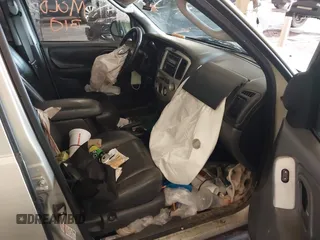 2004 Mazda Tribute ES with VIN 4F2CZ96104KM03252, listed as a IAAI auction lot 41153343 with 204,621 mi miles and . Bid and sale history available at carsss.com. Image 5.