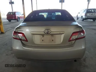 2010 Toyota Camry z VIN 4T4BF3EK7AR009664, wystawiony jako Copart lot #60933215 z przebiegiem 253 195 mil mil oraz Czysty tytuł • Clean title. Historia ofert i sprzedaży dostępna na DreamBid. Obrazek 6.