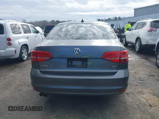 2015 Volkswagen Jetta Sedan 2.0L TDI SEL with VIN 3VWLA7AJXFM264856, listed as a IAAI auction lot 41315372 with 211,070 mi miles. Bid and sale history available at carsss.com. Image 16.