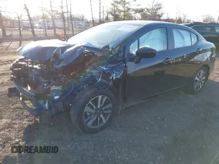 2024 Nissan Versa SV z VIN 3N1CN8EV7RL866542, wystawiony jako IAAI lot #41331827 z przebiegiem 907 mil mil oraz . Historia ofert i sprzedaży dostępna na DreamBid. Obrazek 2.