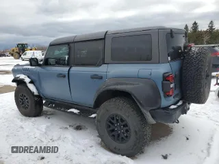 2023 Ford Bronco Raptor z VIN 1FMEE5JR9PLB57242, wystawiony jako Copart lot #88727685 z przebiegiem 43 259 mil mil oraz Szkoda całkowita • Salvage title. Historia ofert i sprzedaży dostępna na DreamBid. Obrazek 2.