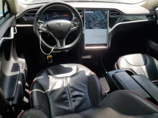 2013 Tesla Model S Performance с VIN 5YJSA1CP8DFP20786, выставлен на аукционе Copart как лот 61035395 с пробегом 140 119 миль миль и Списание • Salvage title. История ставок и продаж доступна на DreamBid. Изображение 8.