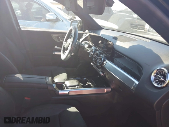 2021 Mercedes-Benz GLB 250 z VIN W1N4M4HB8MW115802, wystawiony jako IAAI lot #41738469 z przebiegiem 41 980 mil mil oraz . Historia ofert i sprzedaży dostępna na DreamBid. Obrazek 5.