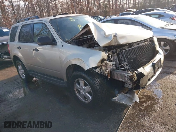 2011 Ford Escape XLT with VIN 1FMCU0D79BKA75629, listed as a IAAI auction lot 41522808 with 189,494 mi miles. Bid and sale history available at carsss.com. Image 1.