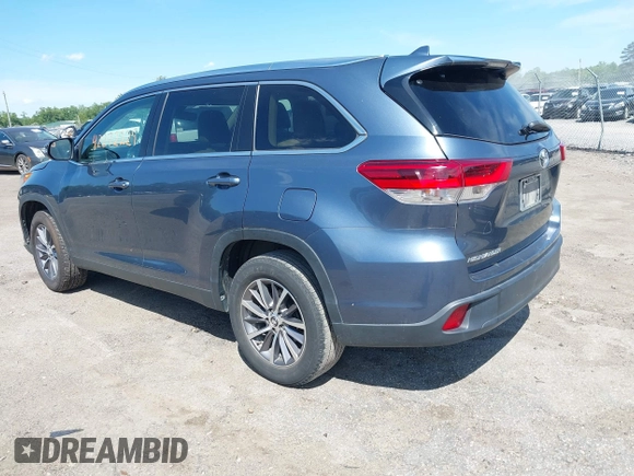 2019 Toyota Highlander SE with VIN 5TDKZRFH1KS290412, listed as a IAAI auction lot 42272229 with 74,212 mi miles and . Bid and sale history available at DreamBid. Image 3.