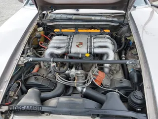 1983 Porsche 928 z VIN WP0JB0928DS860094, wystawiony jako IAAI lot #42106022 z przebiegiem 121 873 mil mil oraz . Historia ofert i sprzedaży dostępna na DreamBid. Obrazek 10.