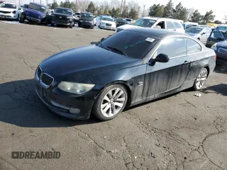 2011 BMW 3 Series 328i xDrive z VIN WBAKF3C58BE567351, wystawiony jako Copart lot #46371955 z przebiegiem 115 502 mil mil oraz Szkody całkowita. Historia ofert i sprzedaży dostępna na DreamBid. Obrazek 1.