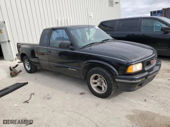 1997 GMC Sonoma SLS with VIN 1GTCS19X3V8528122, listed as a Copart auction lot 79993184 with 131,949 mi miles and Clean Title. Bid and sale history available at carsss.com. Image 4.