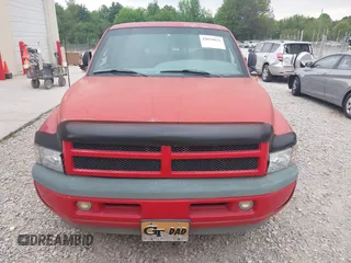 1998 Dodge 1500 z VIN 3B7HC13Y5WG166701, wystawiony jako IAAI lot #42059031 z przebiegiem 218 840 mil mil oraz . Historia ofert i sprzedaży dostępna na DreamBid. Obrazek 6.