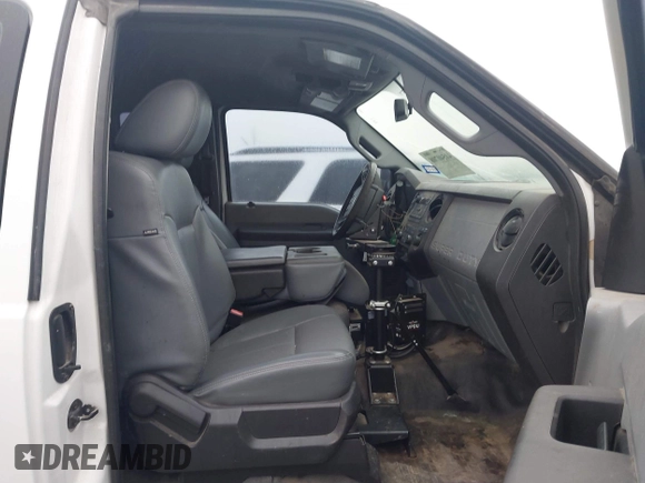 2014 Ford F-250 XL z VIN 1FT7X2B66EEB68940, wystawiony jako IAAI lot #41540708 z przebiegiem 145 114 mil mil oraz . Historia ofert i sprzedaży dostępna na DreamBid. Obrazek 5.